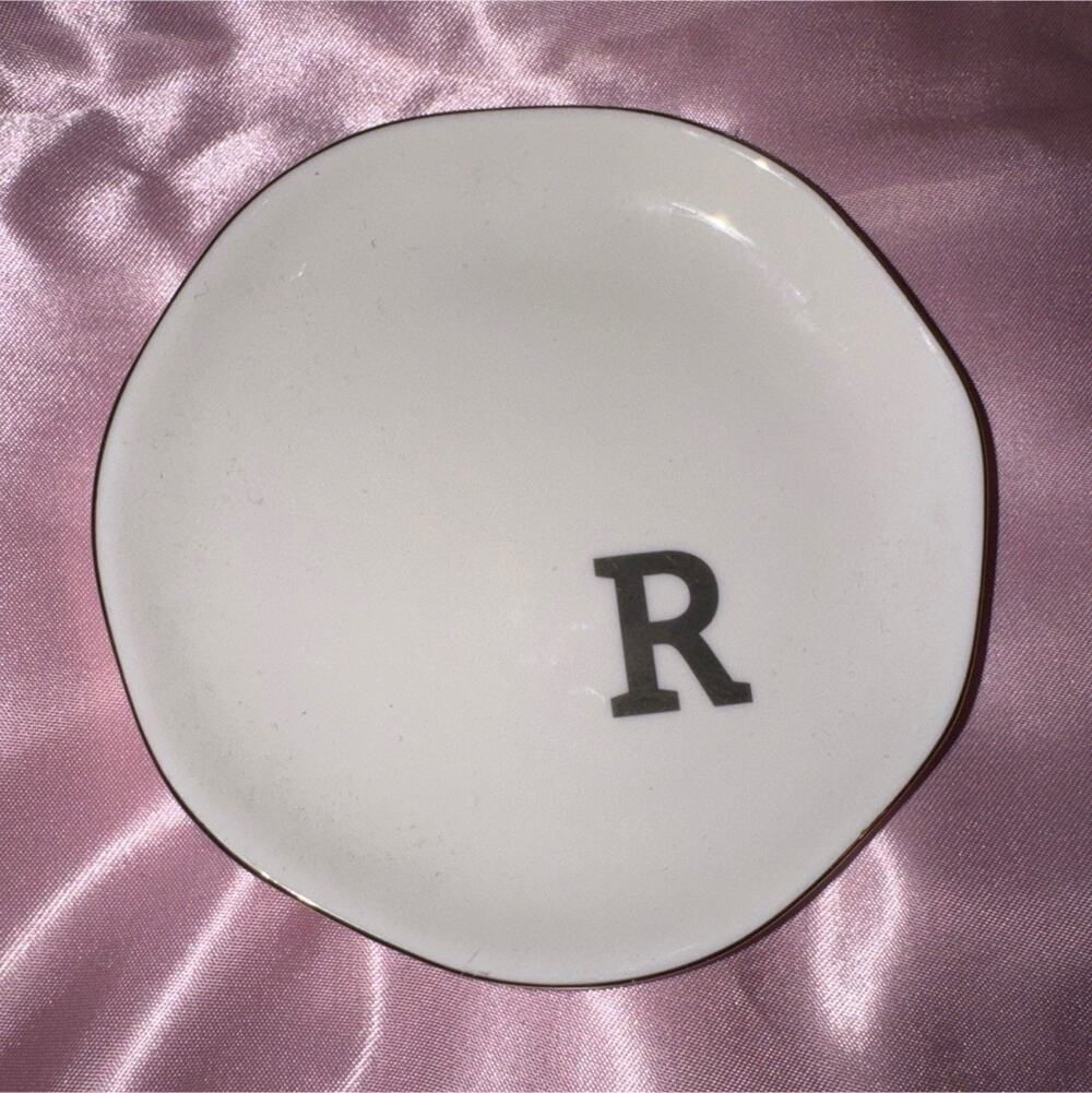 Anthropologie 'R' Monogram Jewelry Trinket Dish - Gold Trim Ceramic Catch-All⁠